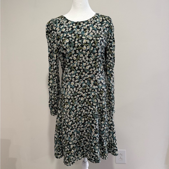 LOFT Dresses & Skirts - LOFT Floral Fit & Flare dress size 8